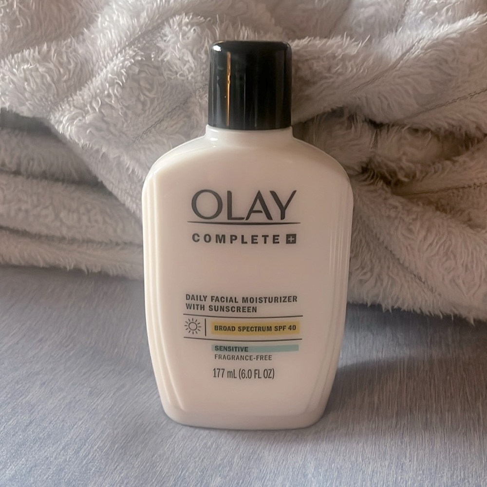 Olay Complete+ Daily Facial Moisturizer with Sunscreen SPF 40, 6 FL OZ